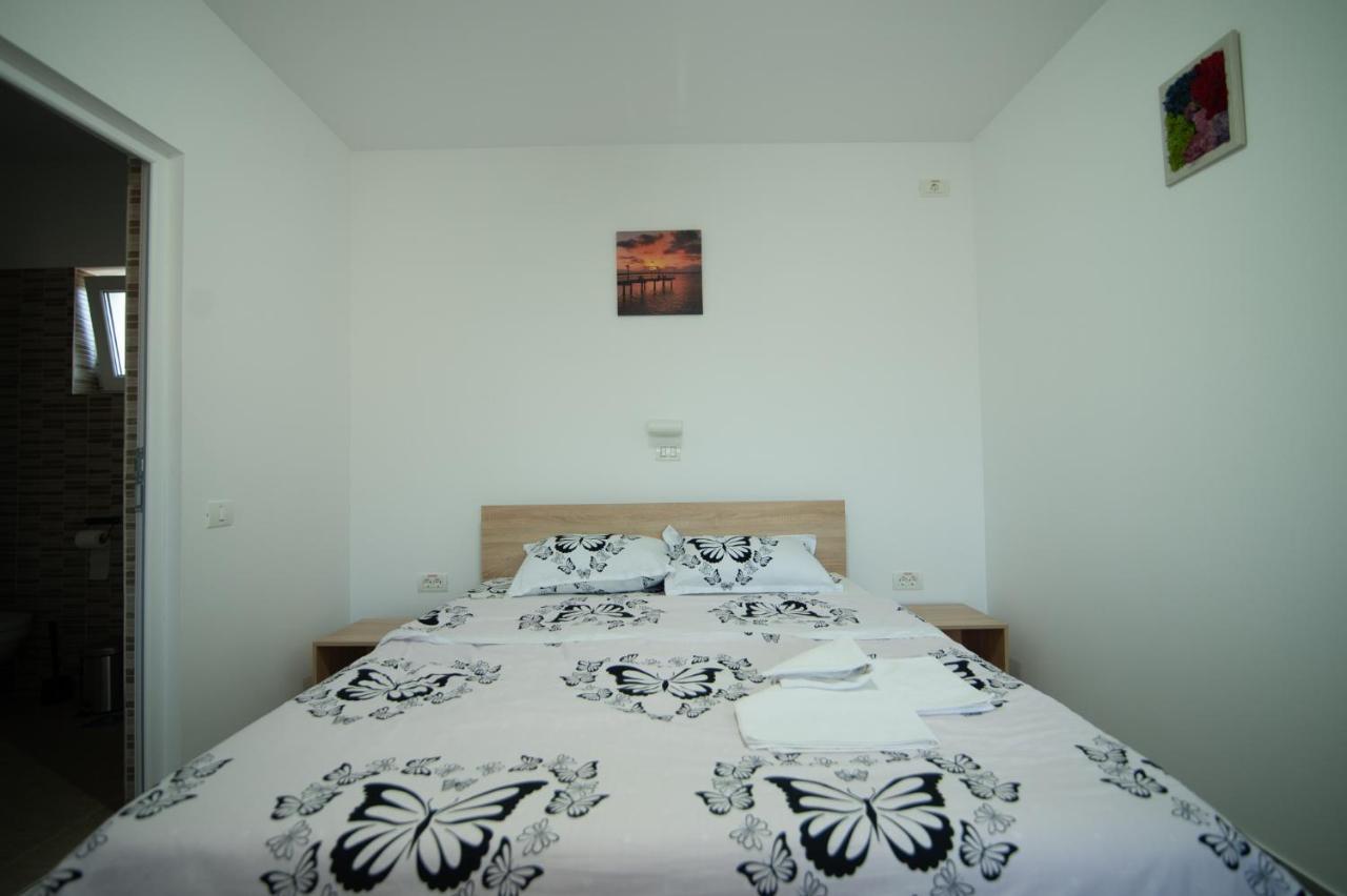 Hotel Casa Adrian Corbu  Esterno foto